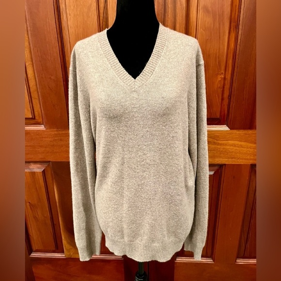 Neiman Marcus Other - Neiman Marcus Sweater Men Medium Soft Brown 100% Cashmere V Neck Pullover